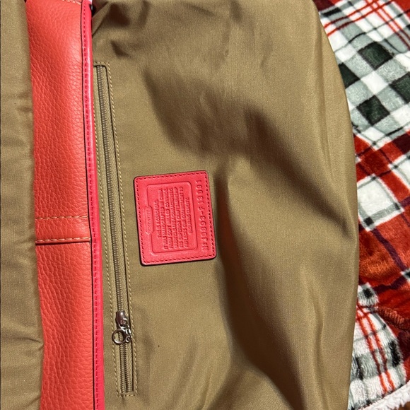 Coach Hampton in coral pebbled leather - Picture 10 of 11